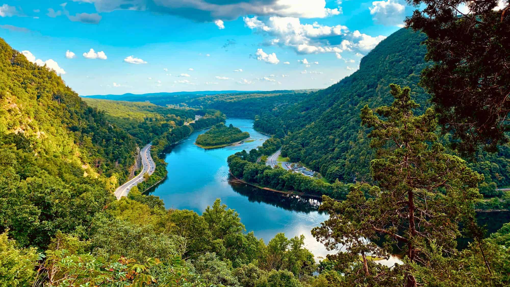 Delaware Water Gap National Recreation Area get on a stretch of the River on the New Jersey and Pennsylvania border. It encloses grassy beaches, forested mountains and slices through Kittatinny Ridge.